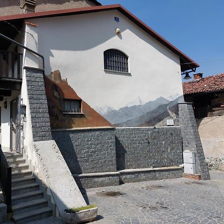 Casa del Rustico, Indipendente vista Sacra con dipinto Caprie Exterior foto
