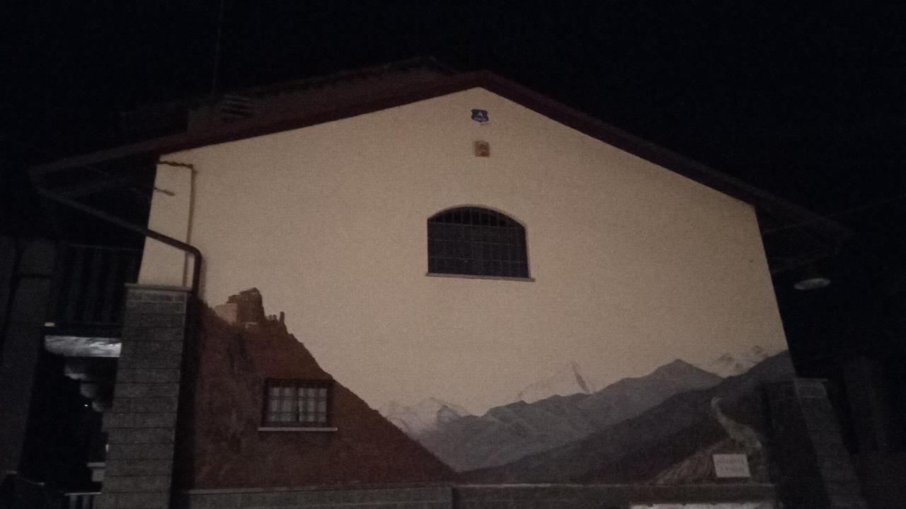 Casa del Rustico, Indipendente vista Sacra con dipinto Caprie Exterior foto