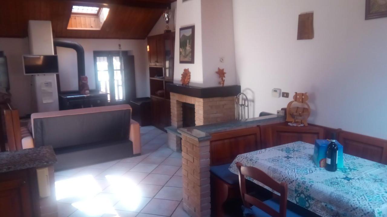 Casa del Rustico, Indipendente vista Sacra con dipinto Caprie Exterior foto