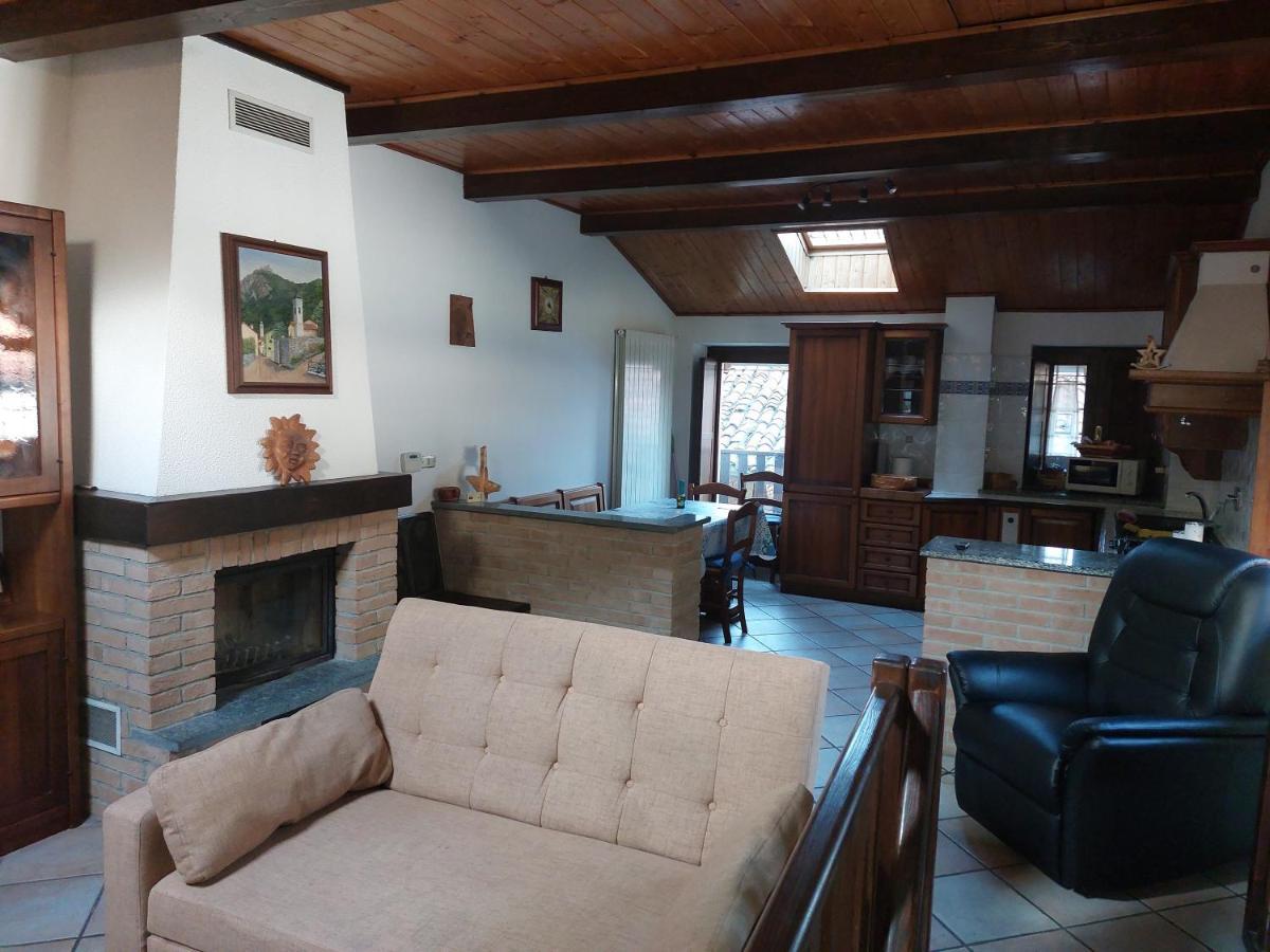 Casa del Rustico, Indipendente vista Sacra con dipinto Caprie Exterior foto