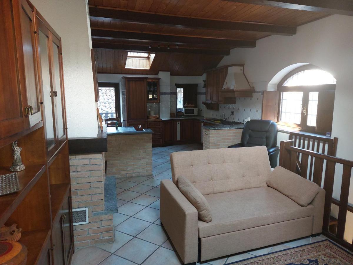Casa del Rustico, Indipendente vista Sacra con dipinto Caprie Exterior foto